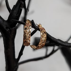 EUC Black Hills 10 KT Yellow Rose Hoop Leaf Earrings